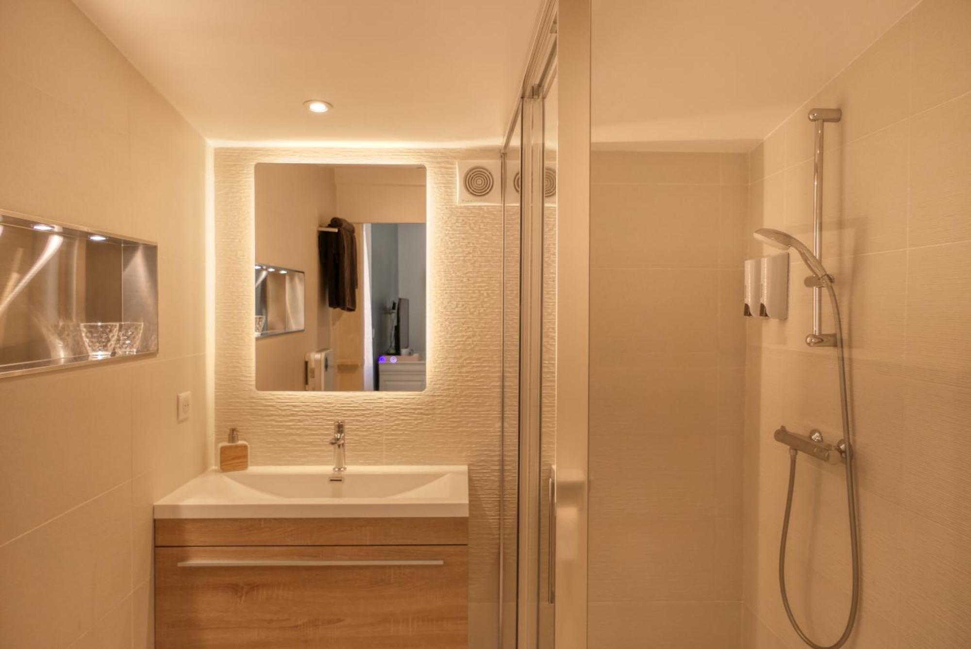 Le Hameau Fleur De Pierres , Chambre , Gite Et Table D'Hotes Murs  Bagian luar foto