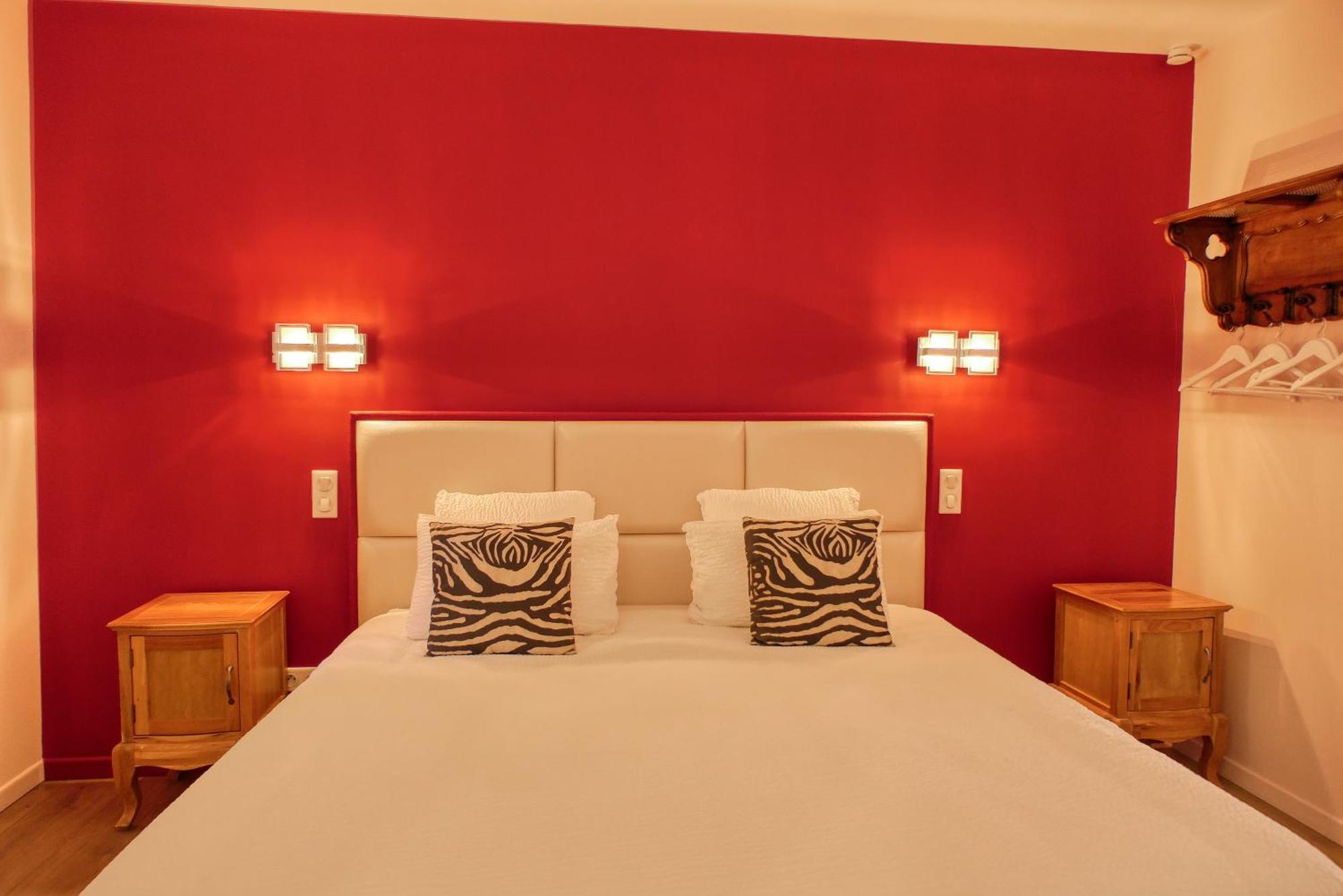 Le Hameau Fleur De Pierres , Chambre , Gite Et Table D'Hotes Murs  Bagian luar foto