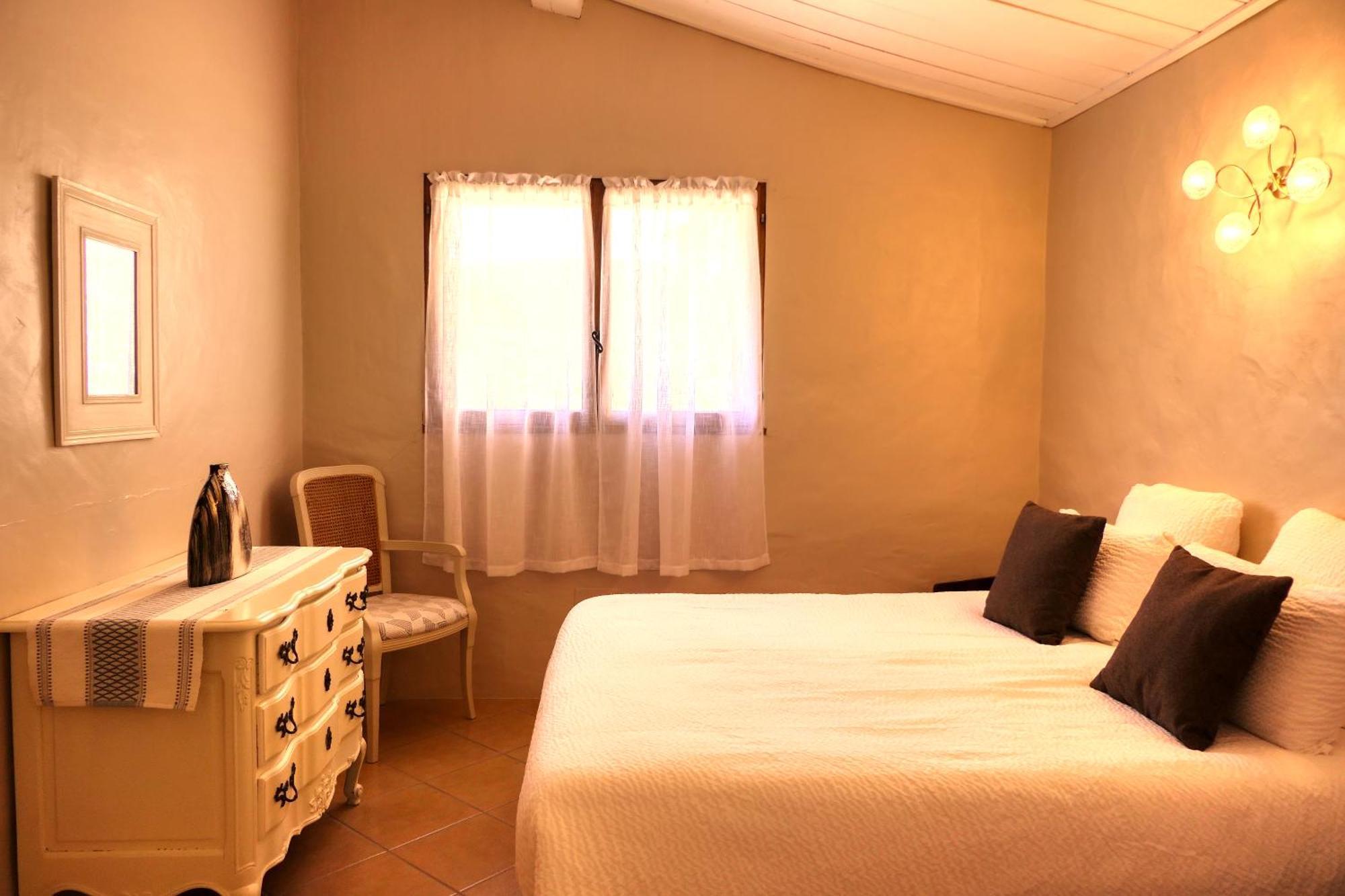 Le Hameau Fleur De Pierres , Chambre , Gite Et Table D'Hotes Murs  Bagian luar foto
