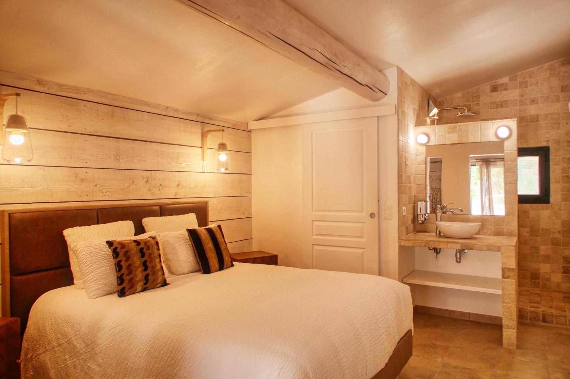 Le Hameau Fleur De Pierres , Chambre , Gite Et Table D'Hotes Murs  Bagian luar foto